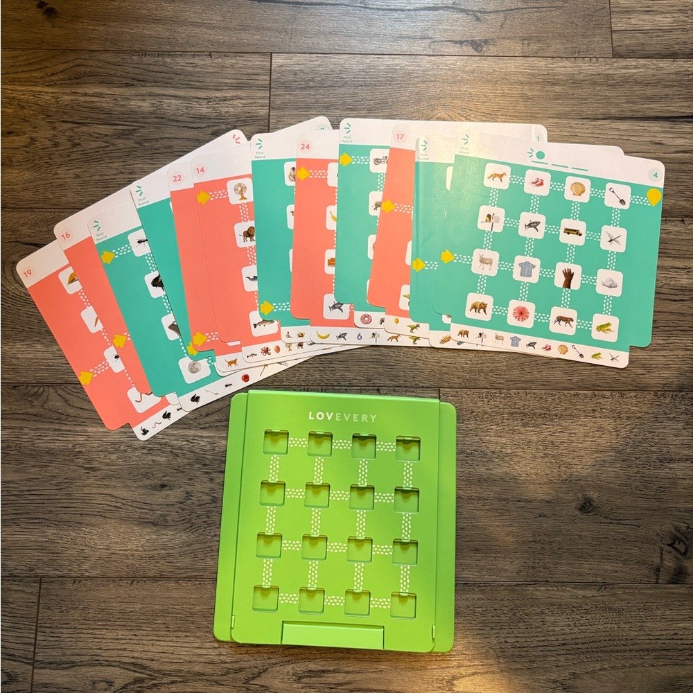 Lovevery Green Activity Board with Cards - Picture 2 of 3